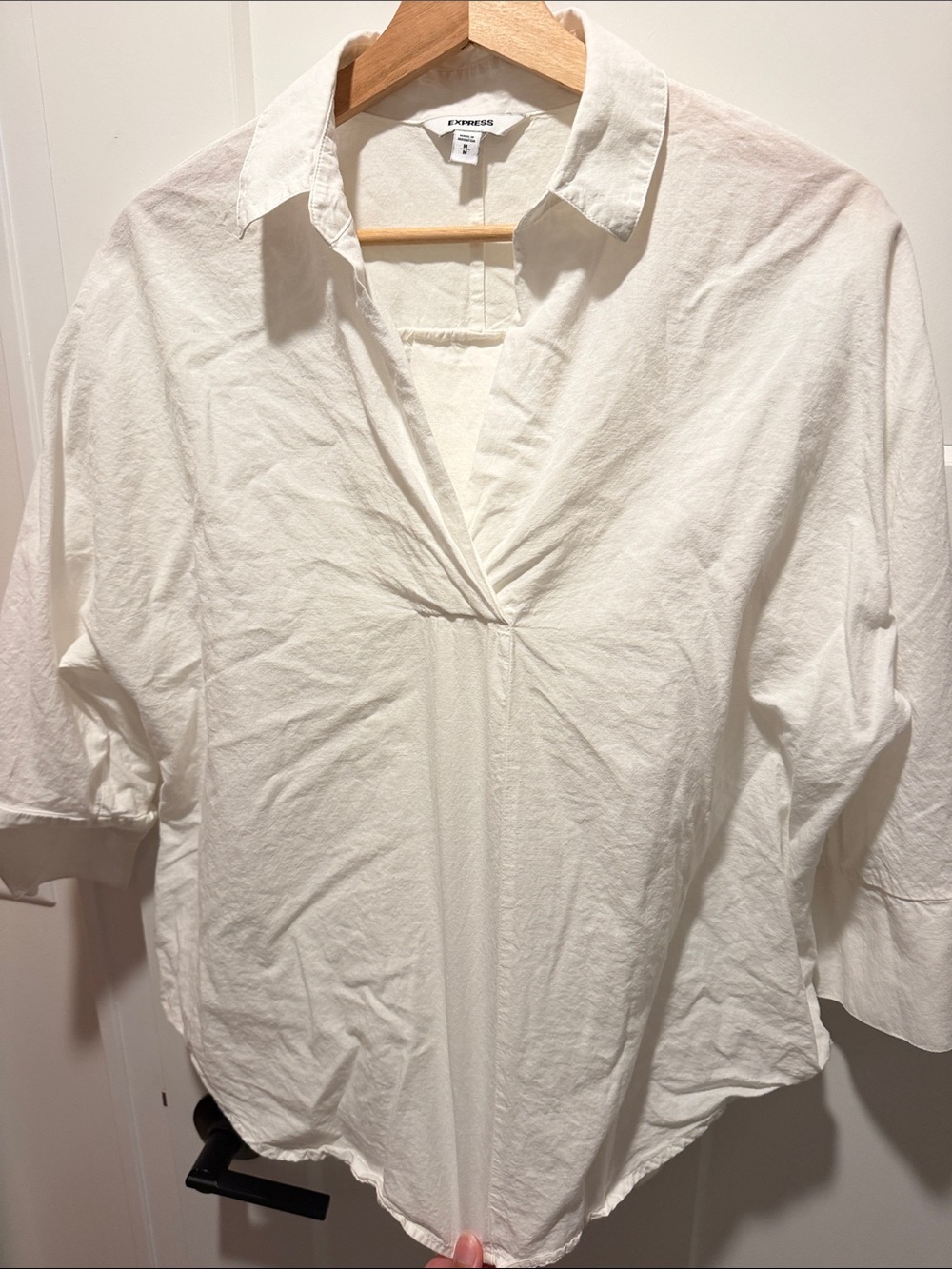 Express White Collared V-Neck Pullover Blouse